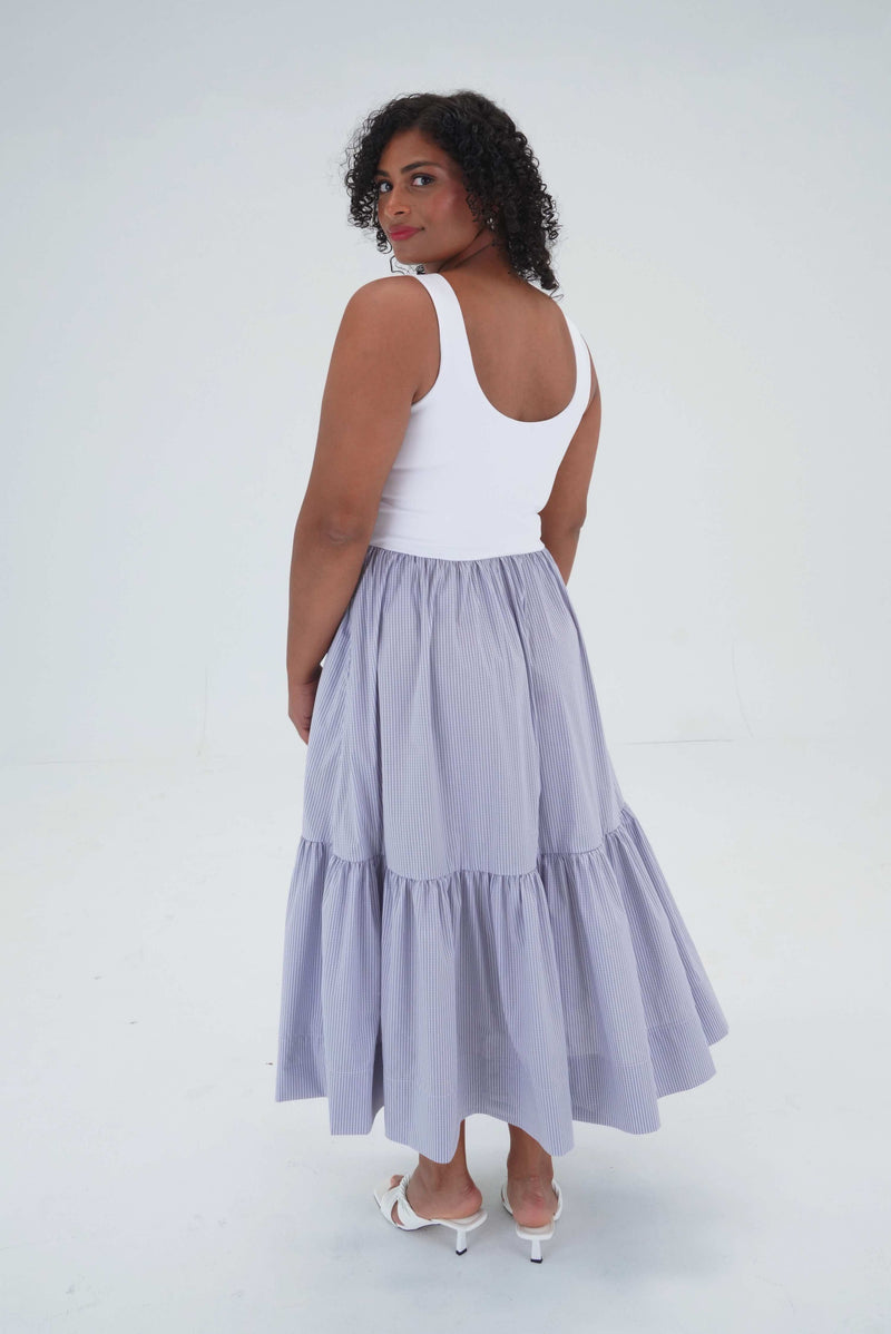 Dress with pockets and built in shelf bra in dove gingham size large