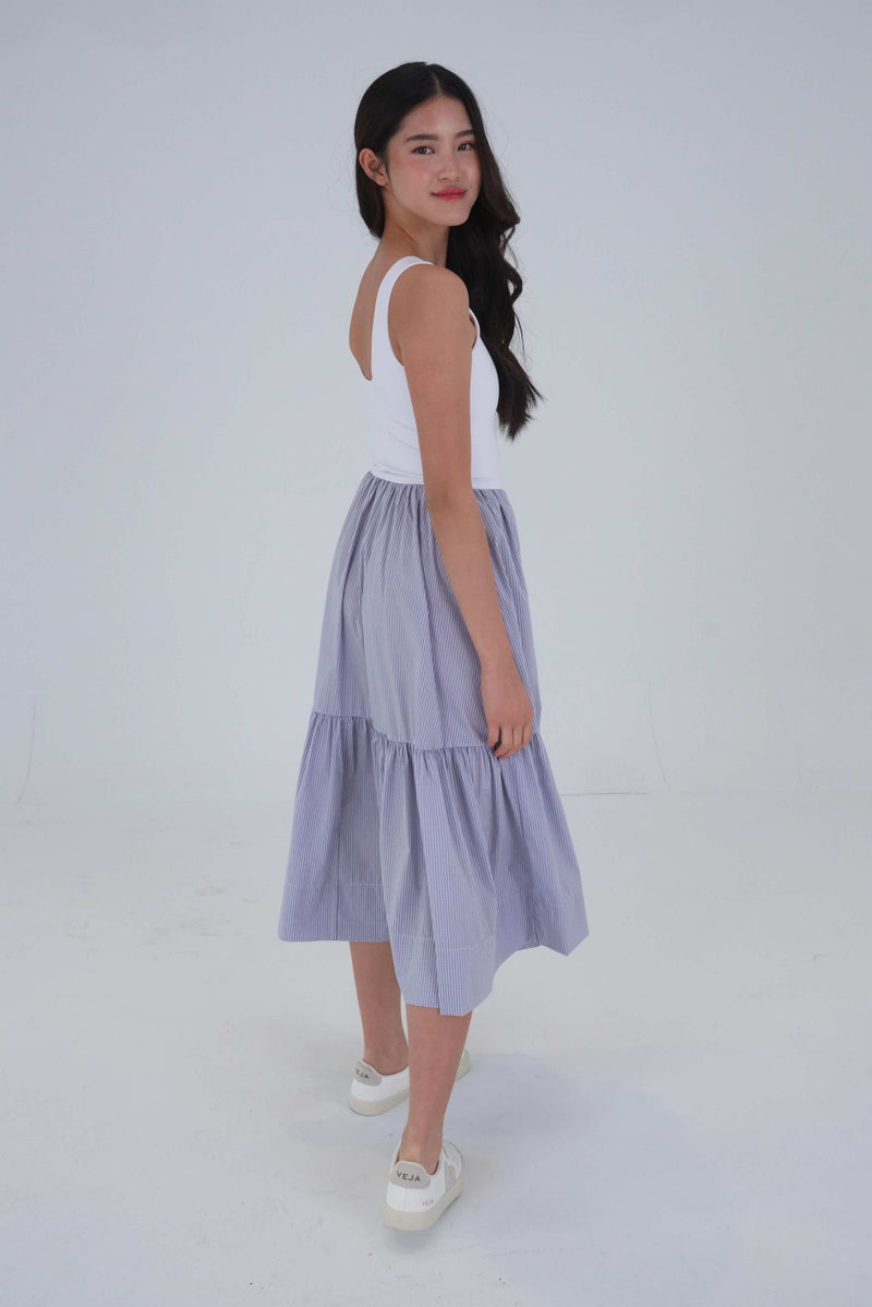 Dress with pockets and built in shelf bra in dove gingham size large