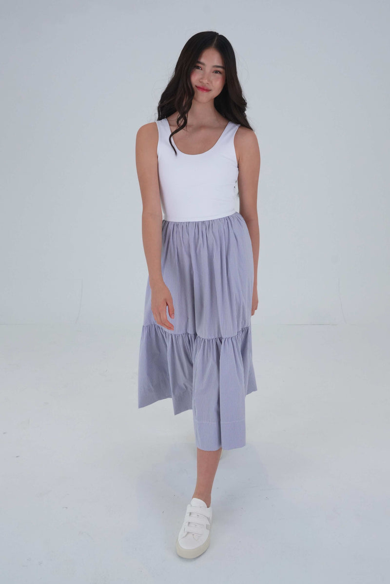 Dress with pockets and built in shelf bra in dove gingham size large