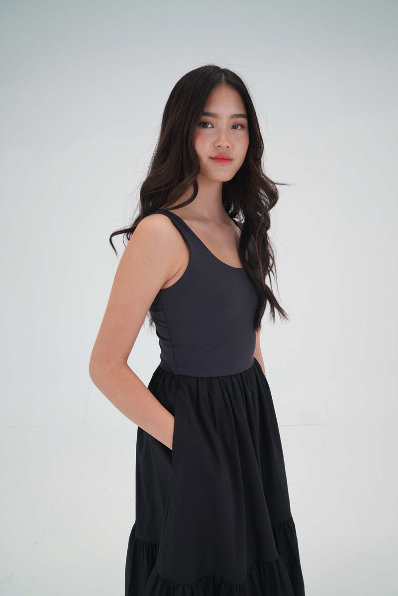 Dress with pockets and built in shelf bra in black size extra small