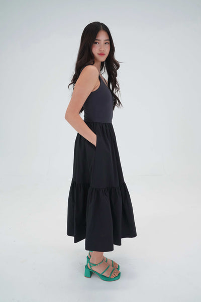 Dress with pockets and built in shelf bra in black size extra small