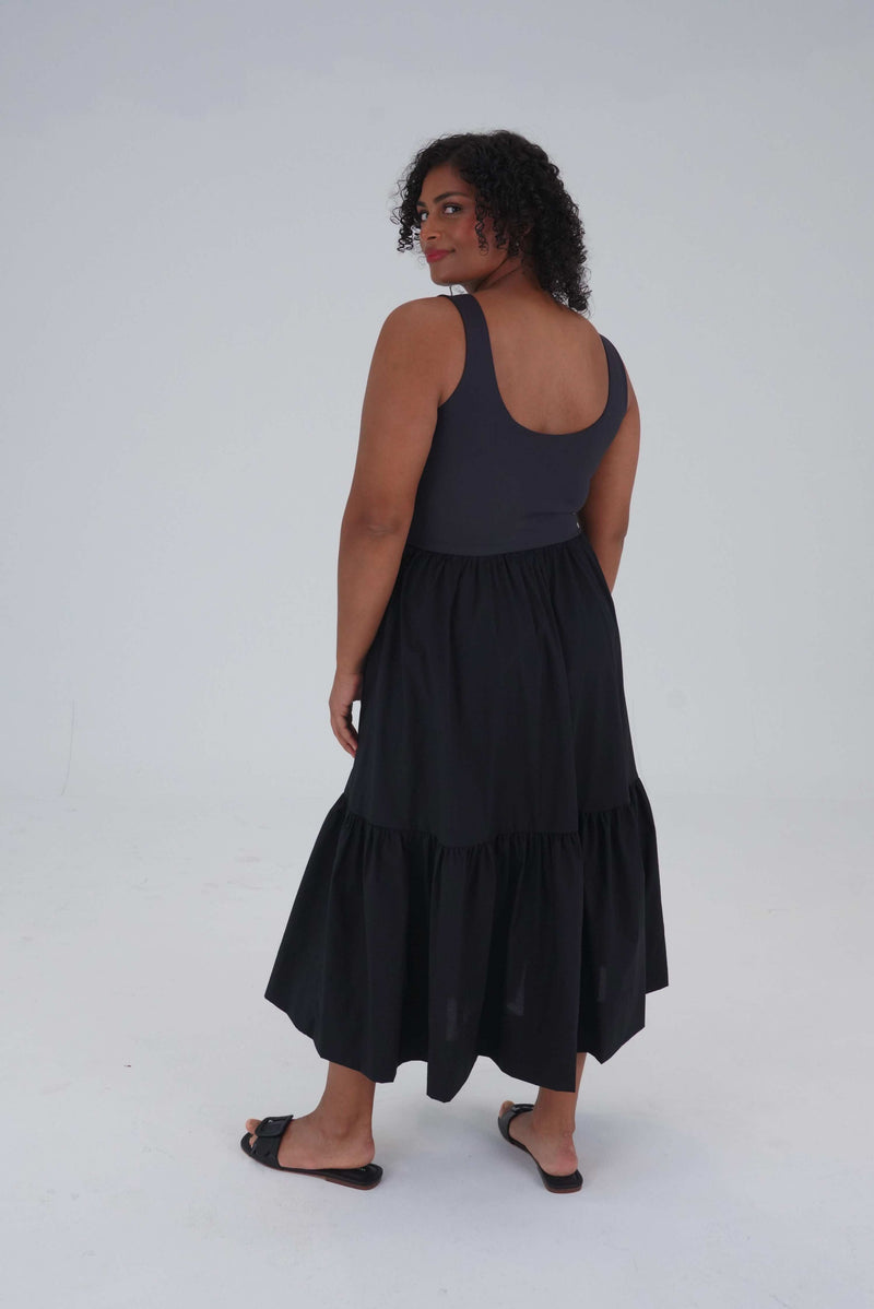 Dress with pockets and built in shelf bra in black size extra small